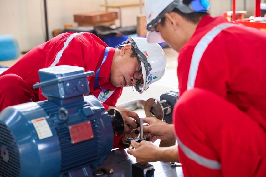 [Chùm ảnh] Ngày thi thứ 2 Hội thi Tay nghề Dầu khí lần IX - năm 2026: Sôi nổi, kịch tính, chính xác trên từng thao tác