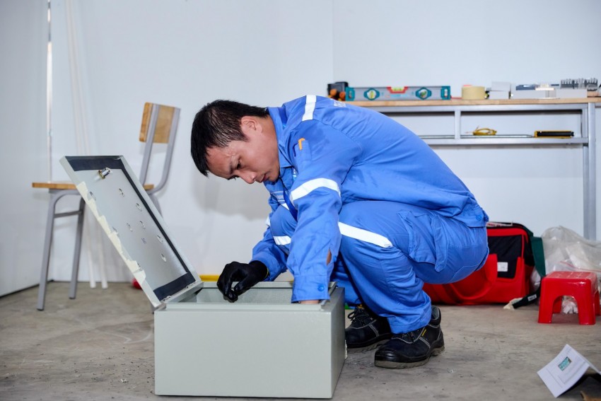 [Chùm ảnh] Ngày thi thứ 2 Hội thi Tay nghề Dầu khí lần IX - năm 2026: Sôi nổi, kịch tính, chính xác trên từng thao tác