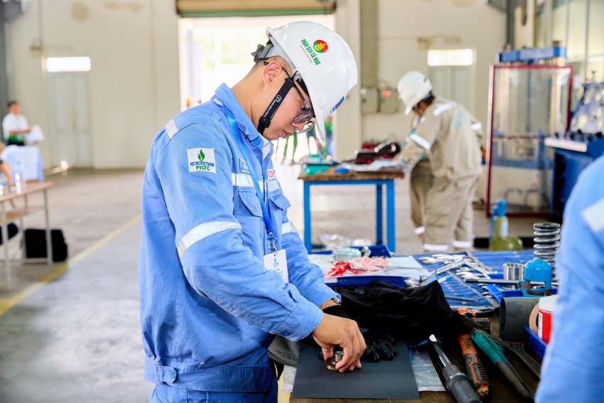 [Chùm ảnh] Ngày thi thứ 2 Hội thi Tay nghề Dầu khí lần IX   năm 2026: Sôi nổi, kịch tính, chính xác trên từng thao tác