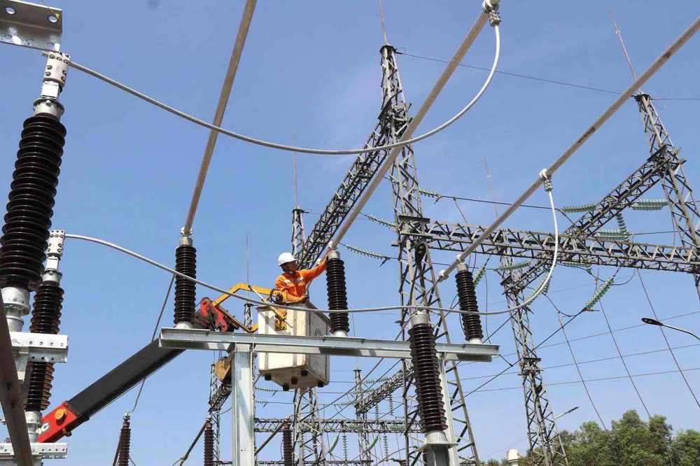 Phát triển thị trường điện cạnh tranh: Định hướng xuyên suốt trong chính sách năng lượng Luật Điện lực 2024 xác định nguyên tắc “tách bạch chức năng sản xuất, kinh doanh, cung cấp dịch vụ với chức năng quản lý nhà nước; tách bạch các hoạt động có tính độc quyền tự nhiên, độc quyền nhà nước với các hoạt động có tính cạnh tranh trong dây chuyền sản xuất điện năng”
