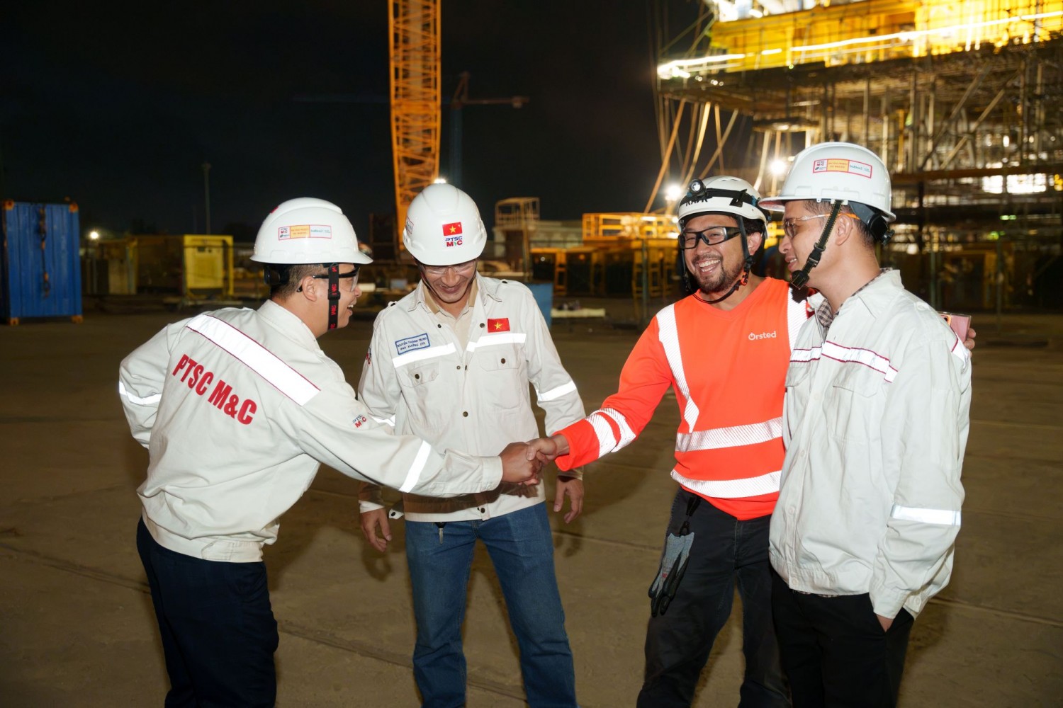 Trên hành trình chinh phục điện gió ngoài khơi (Bài 3): Thành quả của bản lĩnh và sức mạnh đoàn kết Trên hành trình chinh phục điện gió ngoài khơi (Bài 3): Thành quả của bản lĩnh và sức mạnh đoàn kết