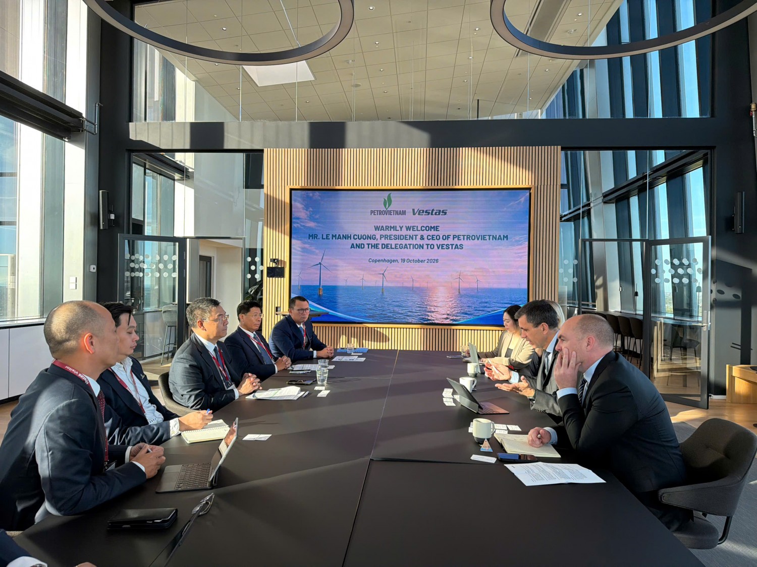 PETROVIETNAM tiên phong cùng các đối tác Đan Mạch phát triển điện gió ngoài khơi PETROVIETNAM tiên phong cùng các đối tác Đan Mạch phát triển điện gió ngoài khơi