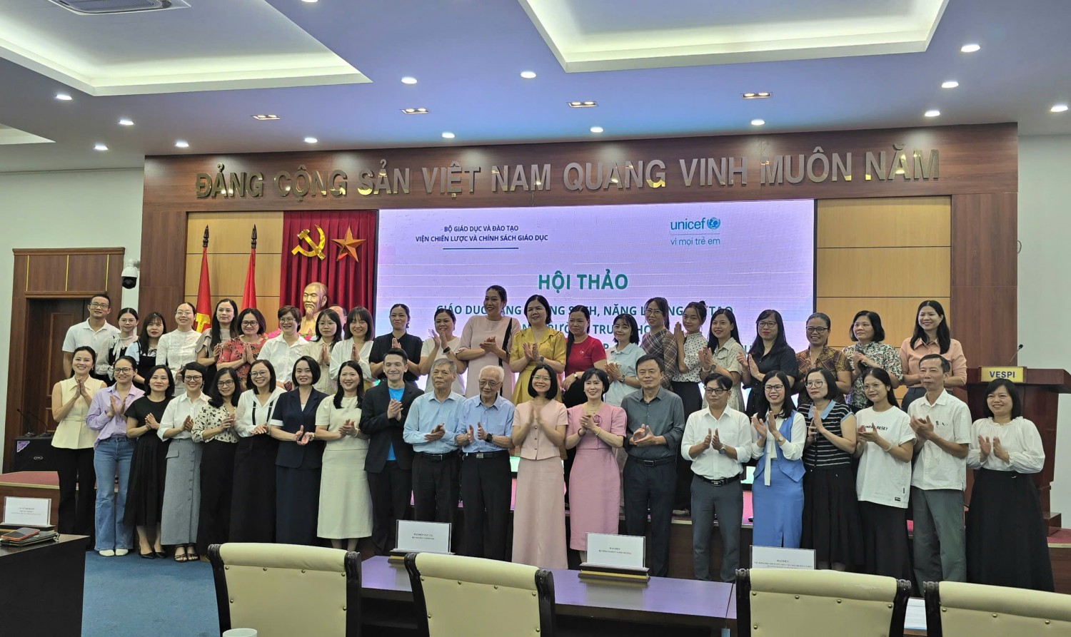Chuyển đổi năng lượng bắt đầu từ giáo dục thế hệ trẻ Chuyển đổi năng lượng bắt đầu từ giáo dục thế hệ trẻ