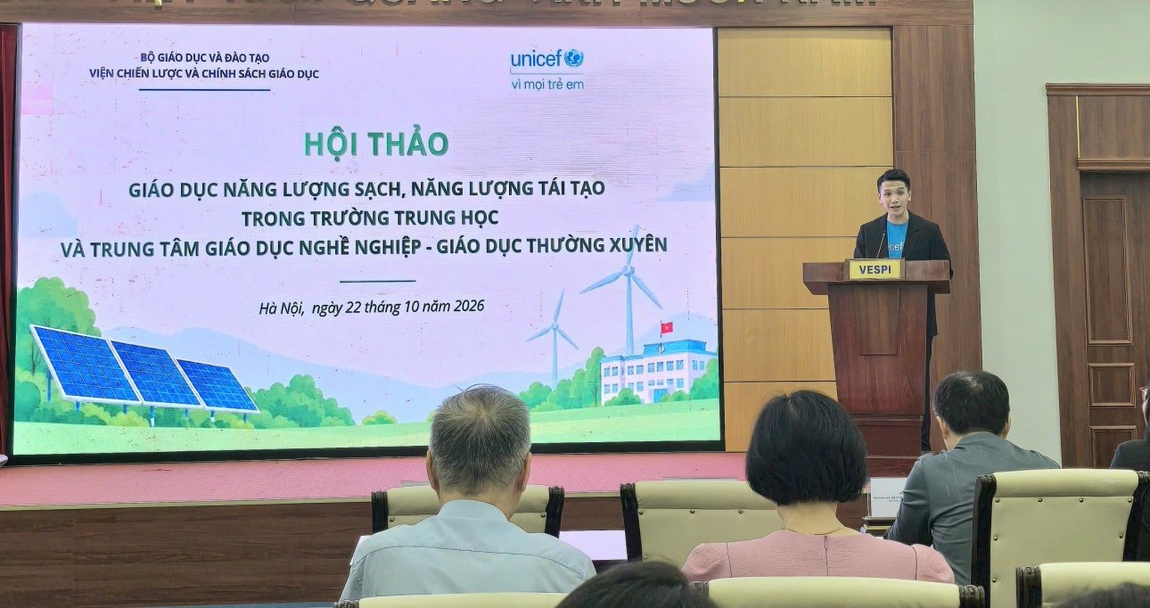 Chuyển đổi năng lượng bắt đầu từ giáo dục thế hệ trẻ Chuyển đổi năng lượng bắt đầu từ giáo dục thế hệ trẻ
