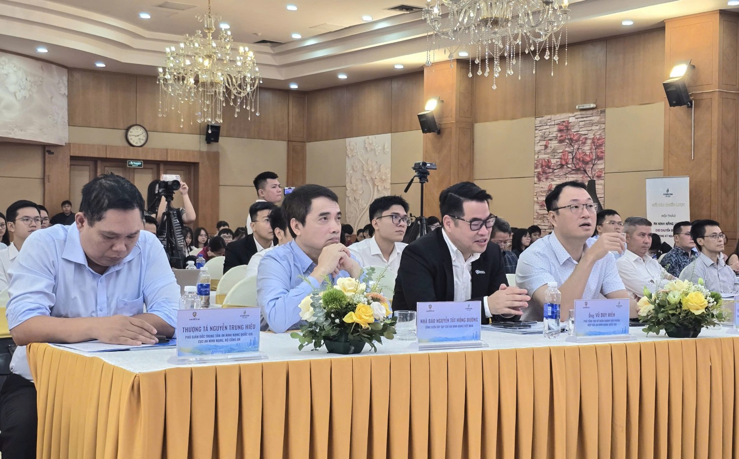 Chuyển đổi xanh ngành năng lượng phải đi cùng an toàn số Chuyển đổi xanh ngành năng lượng phải đi cùng an toàn số