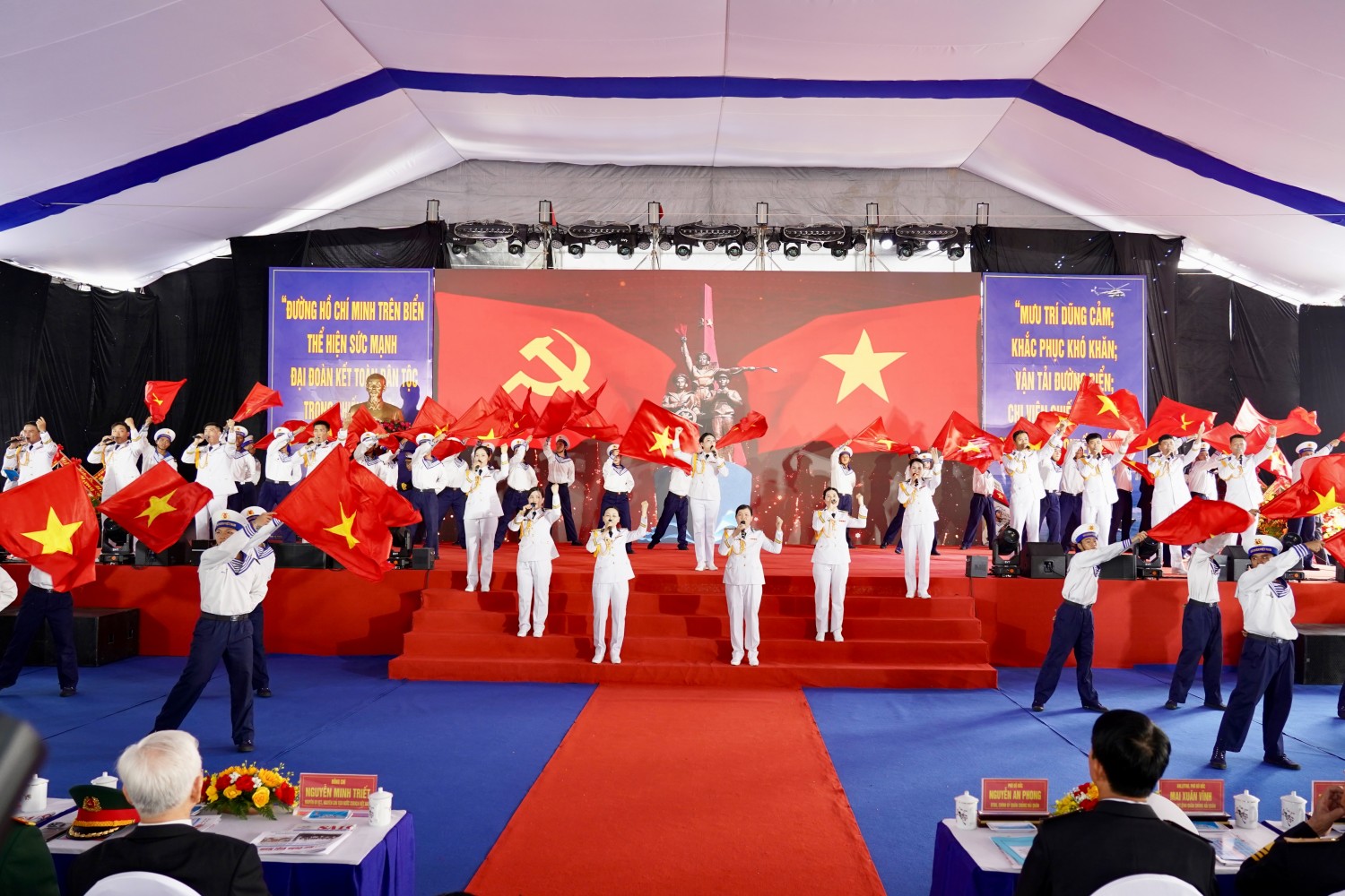 Hội CCB BMQL&ĐH PETROVIETNAM tri ân các Anh hùng Đoàn tàu Không số Hội CCB BMQL&ĐH PETROVIETNAM tri ân các Anh hùng Đoàn tàu Không số