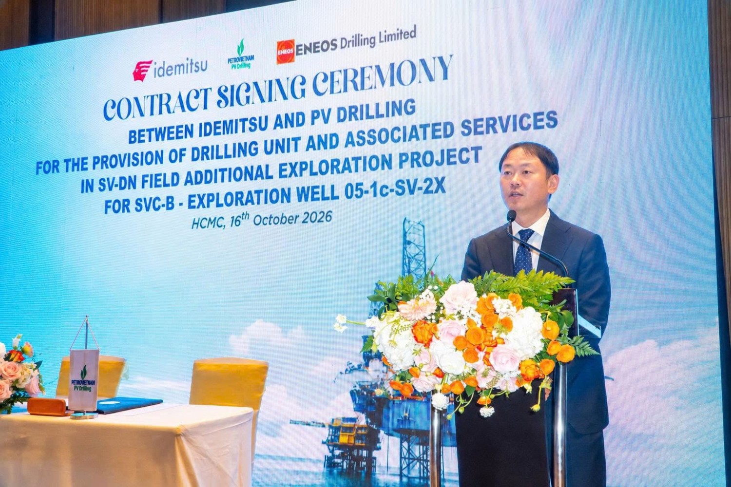 Ông Yosuke Shimizu – Tổng giám đốc Idemitsu Gas Production (Vietnam) phát biểu tại lễ ký hợp đồng, tối 16/10/2026 Ông Yosuke Shimizu – Tổng giám đốc Idemitsu Gas Production (Vietnam) phát biểu tại lễ ký hợp đồng, tối 16/10/2026
