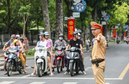 Hà Nội: Cấm ô tô rẽ trái tại nút giao phố Lê Đại Hành - Mai Hắc Đế