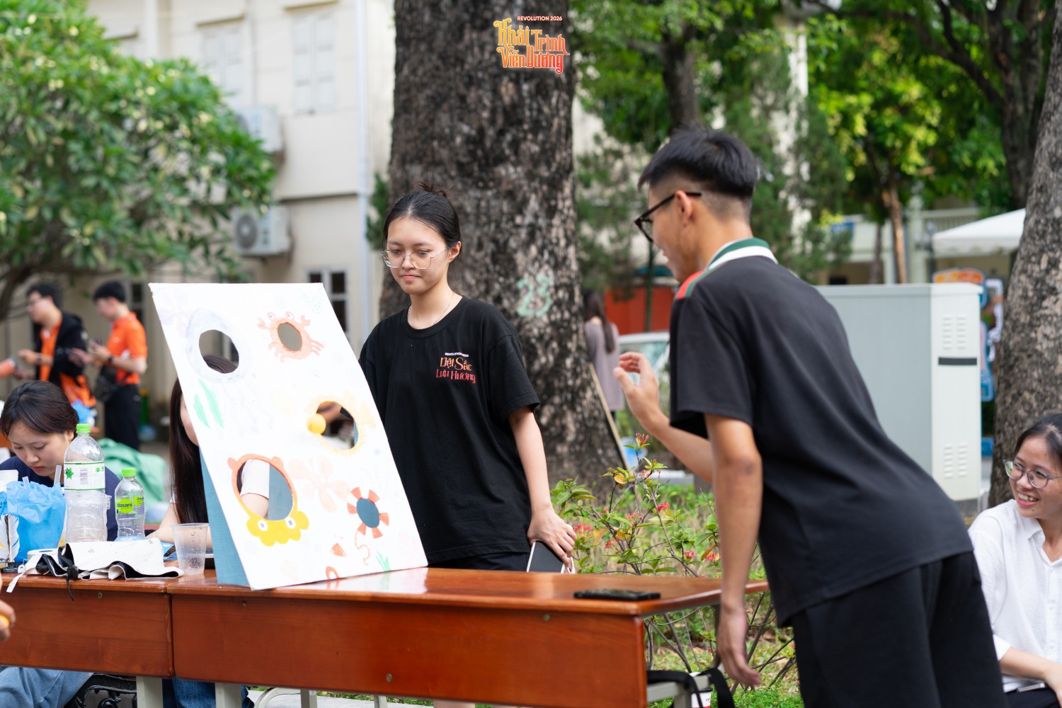 Chuỗi minigame tạo cơ hội để tân sinh viên K46 rèn luyện sự khéo léo, tinh thần phối hợp và chinh phục thử thách.