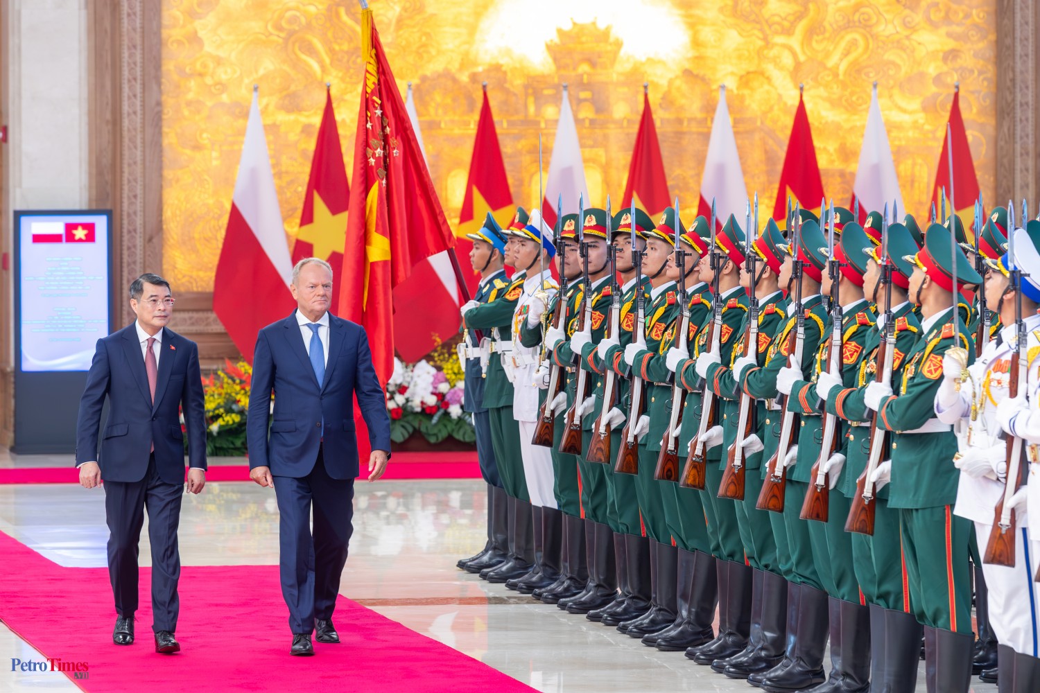 Thủ tướng Lê Minh Hưng chủ trì lễ đón Thủ tướng Ba Lan Thủ tướng Lê Minh Hưng chủ trì lễ đón Thủ tướng Ba Lan