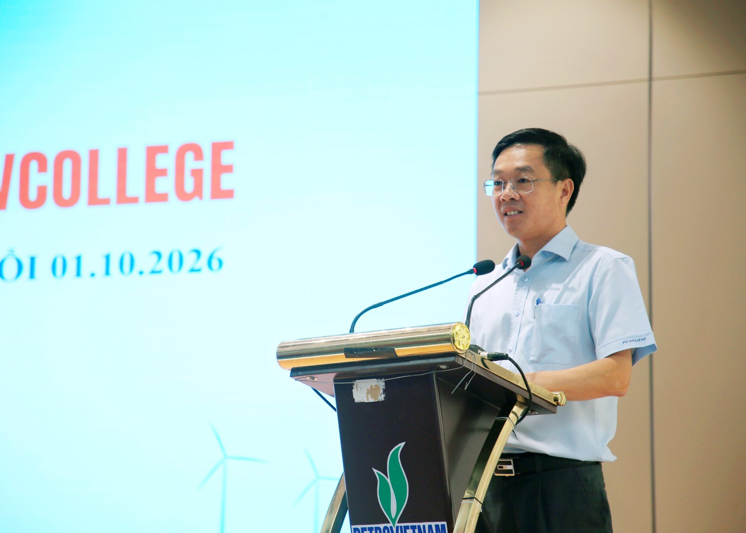 Trường Cao đẳng Dầu khí họp mặt cán bộ hưu trí: Nghĩa tình Người đi tìm lửa Trường Cao đẳng Dầu khí họp mặt cán bộ hưu trí: Nghĩa tình