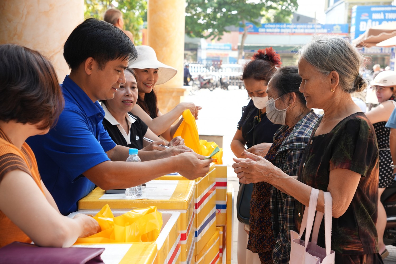 PVEP mang dịch vụ y tế chất lượng đến với người dân Hà Tĩnh PVEP mang dịch vụ y tế chất lượng đến với người dân Hà Tĩnh