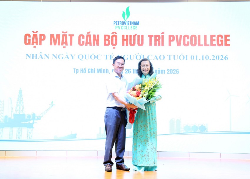 Trường Cao đẳng Dầu khí họp mặt cán bộ hưu trí: Nghĩa tình Người đi tìm lửa Trường Cao đẳng Dầu khí họp mặt cán bộ hưu trí: Nghĩa tình