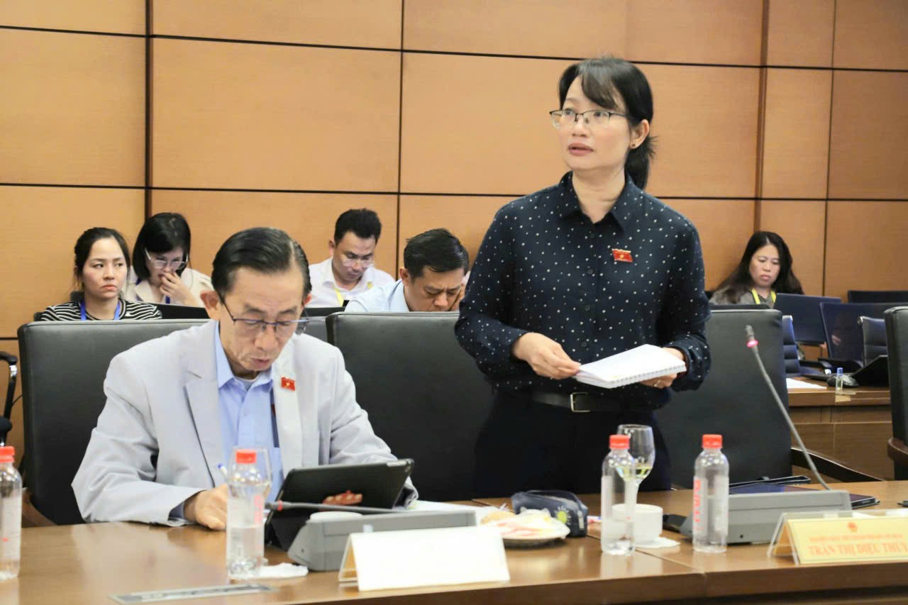 Đại biểu Quốc hội tranh luận về đề xuất tăng mức phạt vi phạm hành chính