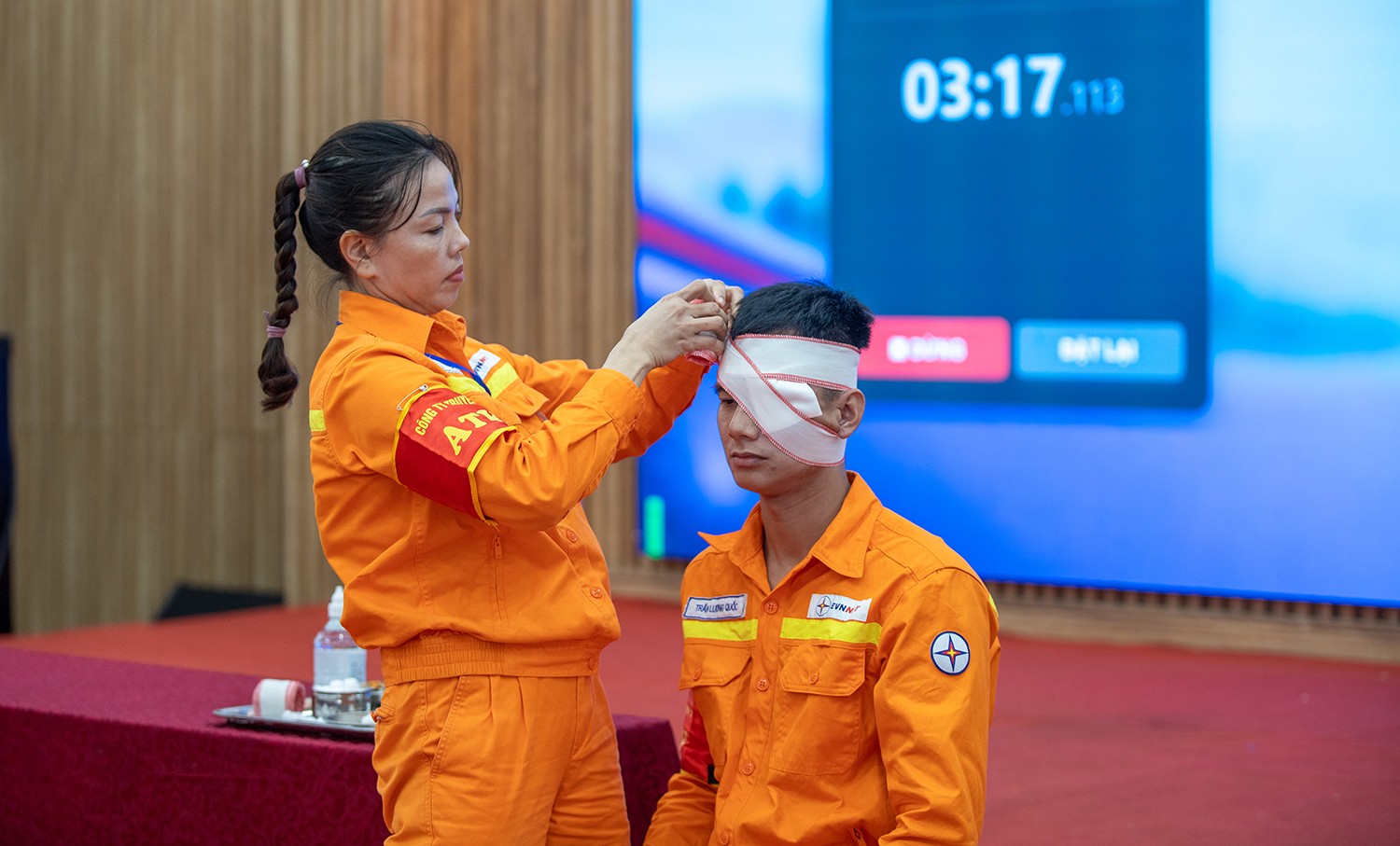 Trò chuyện với chị Trần Thị Thu Thanh: Từ giải Nhì An toàn vệ sinh viên giỏi cấp EVNNPT đến trách nhiệm giữ an toàn