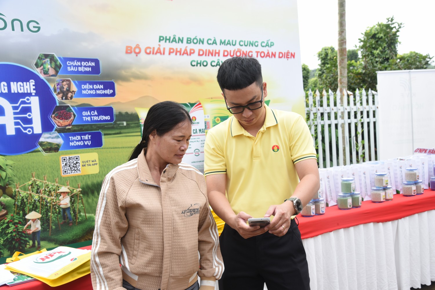 Nâng chất Robusta Việt: Phân bón Cà Mau đưa công nghệ số vào quản lý canh tác tại vùng trồng Nâng chất Robusta Việt: Phân bón Cà Mau đưa công nghệ số vào quản lý canh tác tại vùng trồng