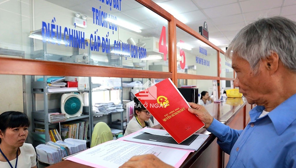 Cần quy định rõ các giao dịch đất đai phải công chứng