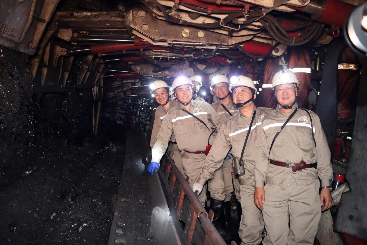 TKV thi đua sản xuất 