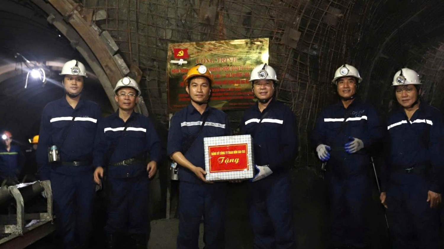 TKV thi đua sản xuất 