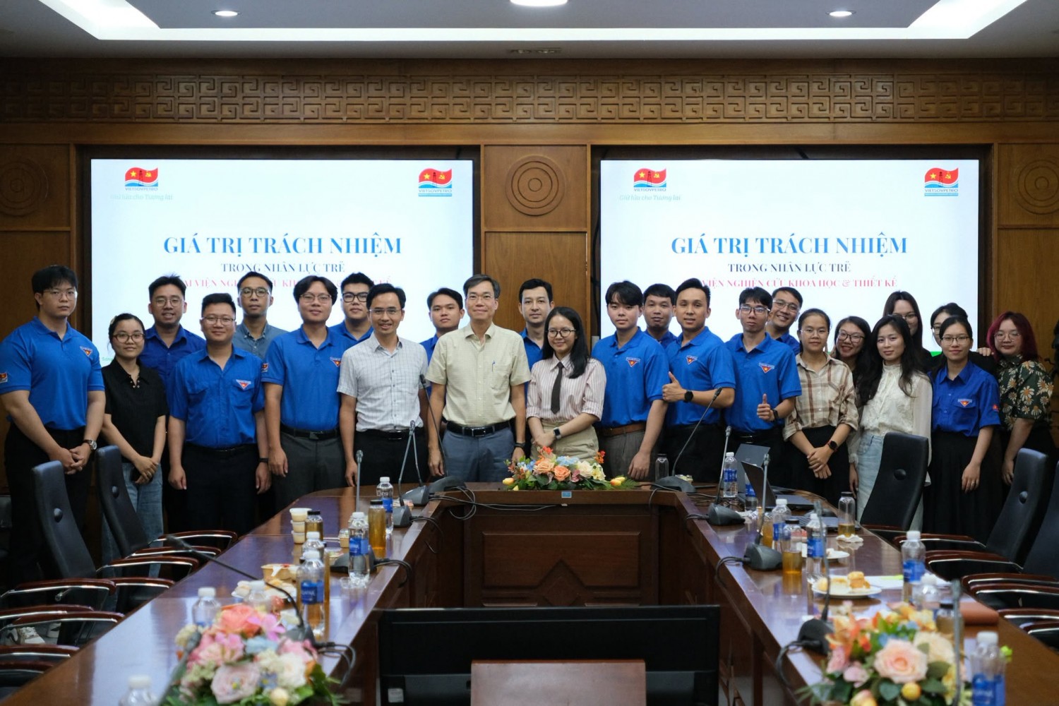 Vietsovpetro: 45 năm khẳng định bản sắc “Đoàn kết hữu nghị - Khát vọng - Tin cậy - Bền vững” Vietsovpetro: 45 năm khẳng định bản sắc “Đoàn kết hữu nghị - Khát vọng - Tin cậy - Bền vững”
