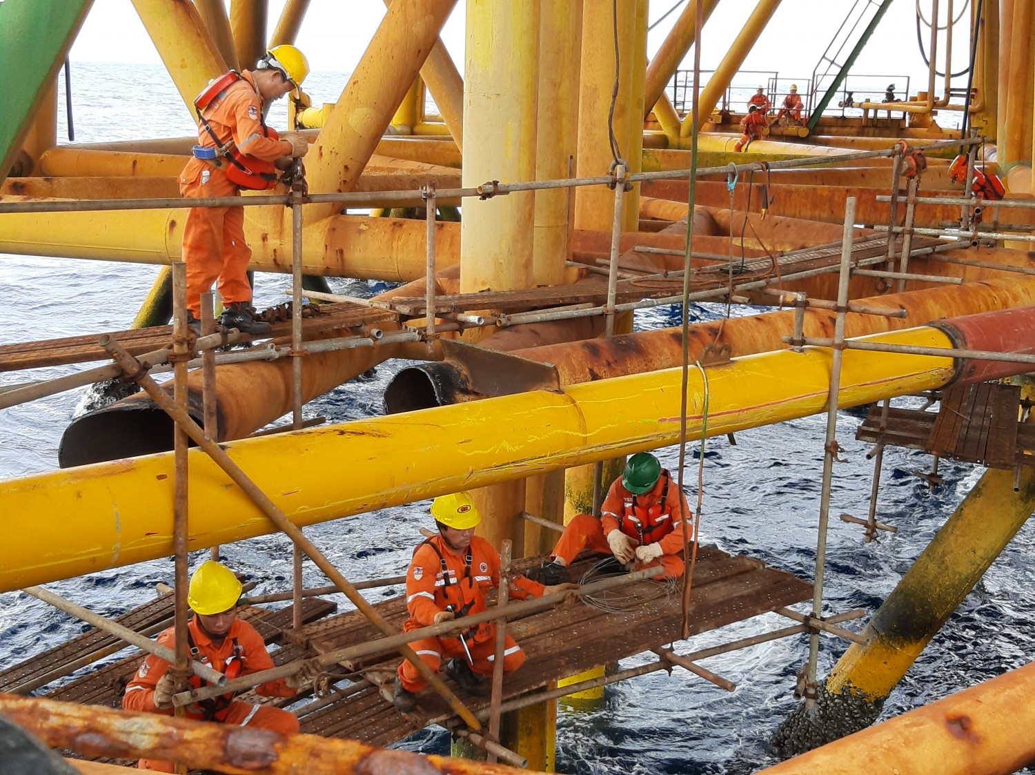 Vietsovpetro: 45 năm khẳng định bản sắc “Đoàn kết hữu nghị - Khát vọng - Tin cậy - Bền vững” Vietsovpetro: 45 năm khẳng định bản sắc “Đoàn kết hữu nghị - Khát vọng - Tin cậy - Bền vững”