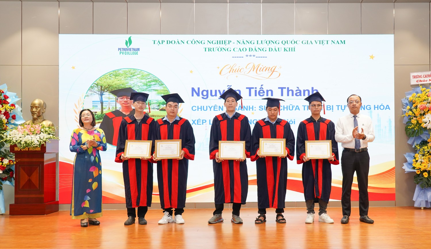 PVCollege trao bằng tốt nghiệp và khai giảng năm học 2026-2027 PVCollege trao bằng tốt nghiệp và khai giảng năm học 2026-2027