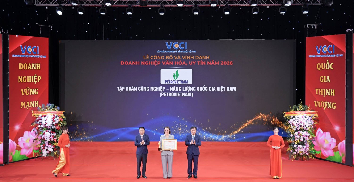 Ông Hồ Sỹ Hùng, Chủ tịch VCCI và ông Phan Xuân Thuỷ - Phó Trưởng Ban Tuyên giáo và Dân vận Trung ương trao vinh danh “Top 20 Doanh nghiệp Văn hóa, Uy tín năm 2025” cho Petrovietnam Ông Hồ Sỹ Hùng, Chủ tịch VCCI và ông Phan Xuân Thuỷ - Phó Trưởng Ban Tuyên giáo và Dân vận Trung ương trao vinh danh “Top 20 Doanh nghiệp Văn hóa, Uy tín năm 2025” cho Petrovietnam