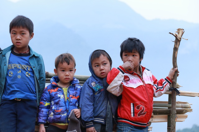 Leo núi, vượt suối khánh thành điểm trường sau hơn 2 năm gian nan xây dựng - 10