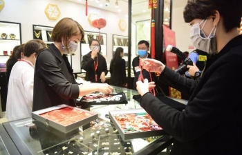 Giá vàng hôm nay 18/5: Tăng vọt, phá đỉnh 3 tháng