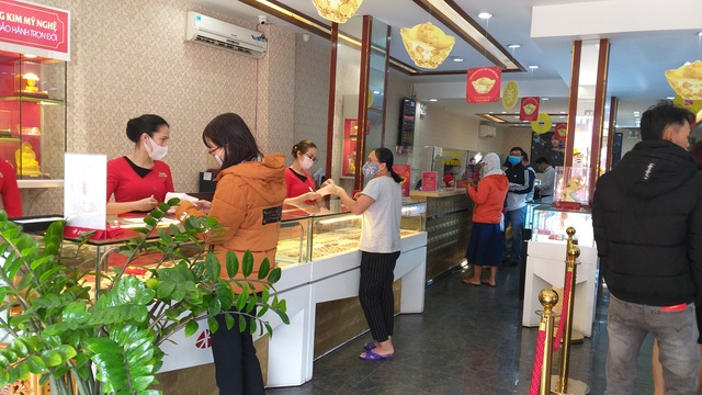 Sợ dịch Corona, các tiệm vàng trên cả nước vắng lặng trong ngày vía Thần Tài