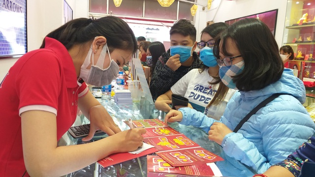 Sợ dịch Corona, các tiệm vàng trên cả nước vắng lặng trong ngày vía Thần Tài