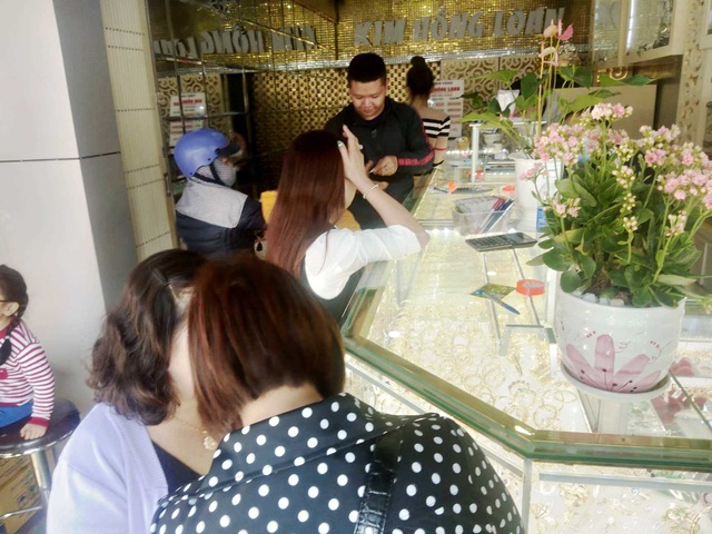Sợ dịch Corona, các tiệm vàng trên cả nước vắng lặng trong ngày vía Thần Tài