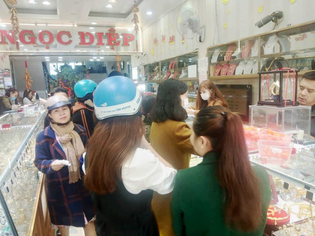 Sợ dịch Corona, các tiệm vàng trên cả nước vắng lặng trong ngày vía Thần Tài