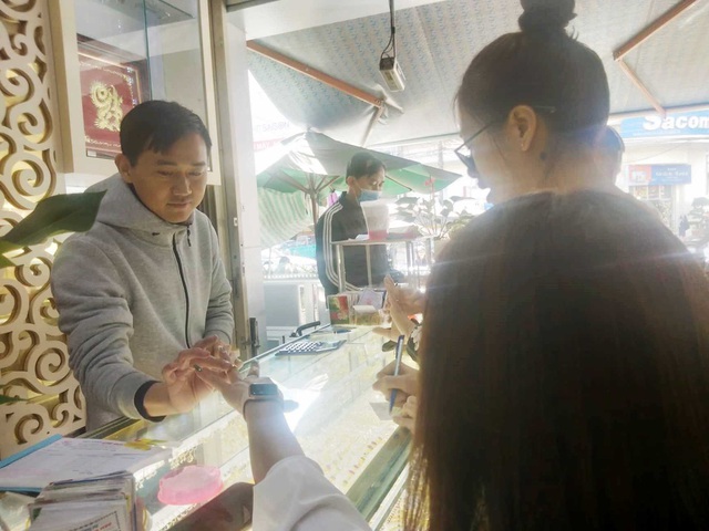Sợ dịch Corona, các tiệm vàng trên cả nước vắng lặng trong ngày vía Thần Tài