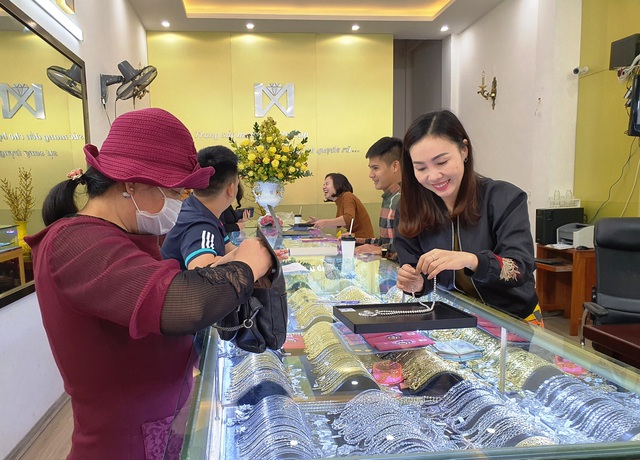 Sợ dịch Corona, các tiệm vàng trên cả nước vắng lặng trong ngày vía Thần Tài