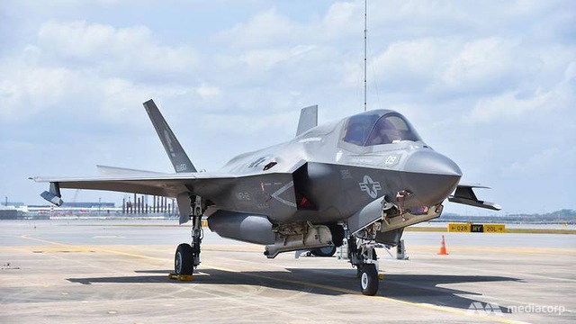 F-35B Mỹ phô diễn sức mạnh tại triển lãm hàng không Singapore F-35B Mỹ phô diễn sức mạnh tại triển lãm hàng không Singapore
