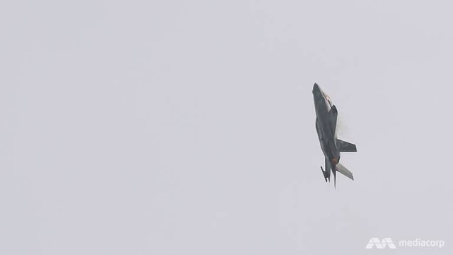 F-35B Mỹ phô diễn sức mạnh tại triển lãm hàng không Singapore F-35B Mỹ phô diễn sức mạnh tại triển lãm hàng không Singapore