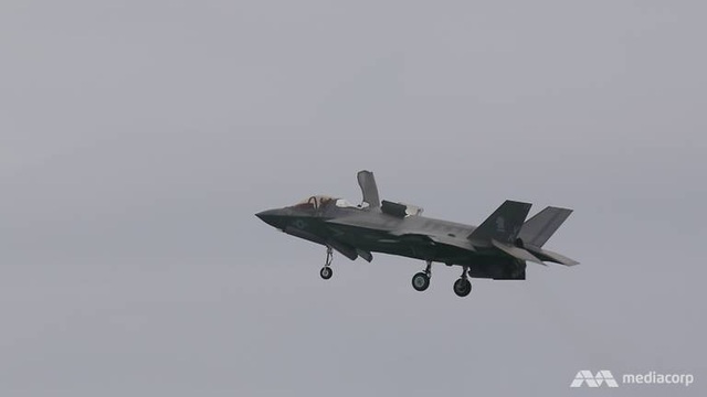 F-35B Mỹ phô diễn sức mạnh tại triển lãm hàng không Singapore F-35B Mỹ phô diễn sức mạnh tại triển lãm hàng không Singapore