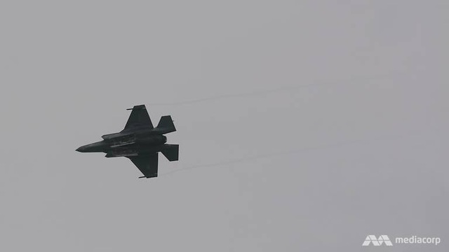 F-35B Mỹ phô diễn sức mạnh tại triển lãm hàng không Singapore F-35B Mỹ phô diễn sức mạnh tại triển lãm hàng không Singapore