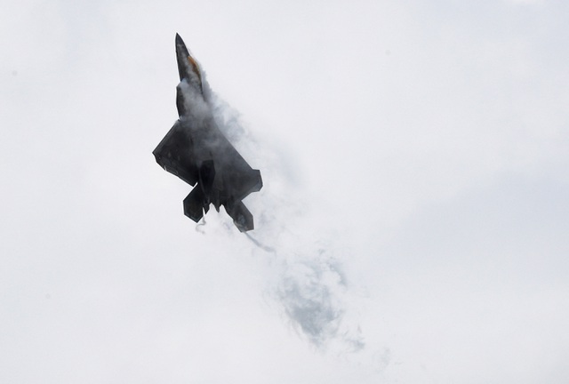 F-35B Mỹ phô diễn sức mạnh tại triển lãm hàng không Singapore F-35B Mỹ phô diễn sức mạnh tại triển lãm hàng không Singapore
