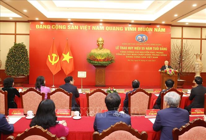 Lễ trao Huy hiệu 55 năm tuổi Đảng tặng Tổng Bí thư Nguyễn Phú Trọng - Ảnh 2.