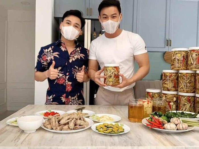 Sao Việt ngày 25/3: Phạm Đức Huy có bạn gái mới siêu nóng bỏng, là nữ giám đốc? sao viet ngay 253 pham duc huy co ban gai moi sieu nong bong la nu giam doc