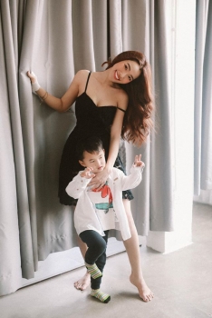 Sao Việt ngày 26/3: 3 lần sinh con, vợ Ưng Hoàng Phúc vẫn sở hữu vóc dáng 'vạn người mê'