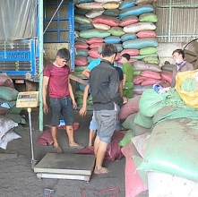 truy to 5 doi tuong trong vu tron tap chat ca phe voi nuoc bot pin