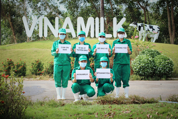 vinamilk ung ho 15 ty dong de tiep suc cho cac don vi tuyen dau chong dich