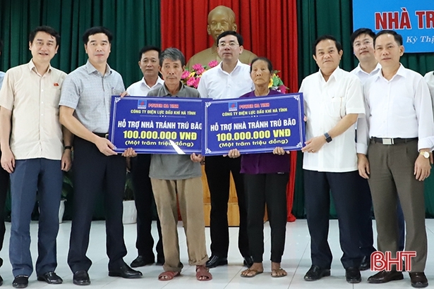 Tài trợ 200 triệu đồng xây nhà tránh trú bão cho hộ nghèo TX Kỳ Anh Tài trợ 200 triệu đồng xây nhà tránh trú bão cho hộ nghèo TX Kỳ Anh