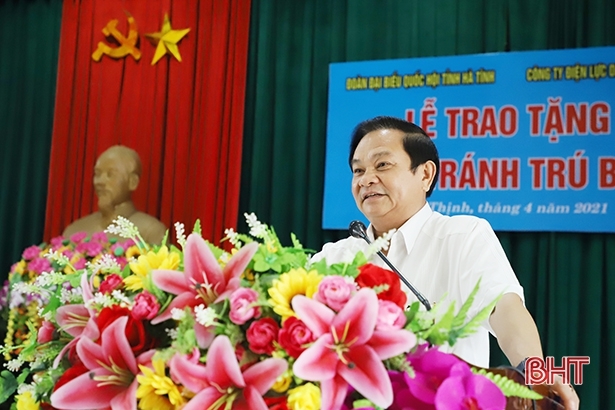 Tài trợ 200 triệu đồng xây nhà tránh trú bão cho hộ nghèo TX Kỳ Anh Tài trợ 200 triệu đồng xây nhà tránh trú bão cho hộ nghèo TX Kỳ Anh