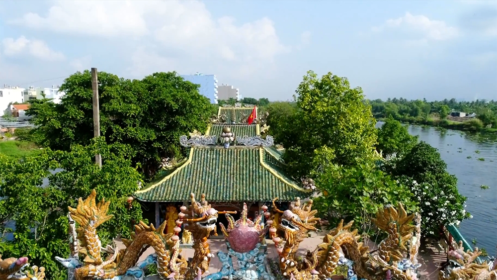 e magazine phu chau ngoi mieu co gan 3 the ky