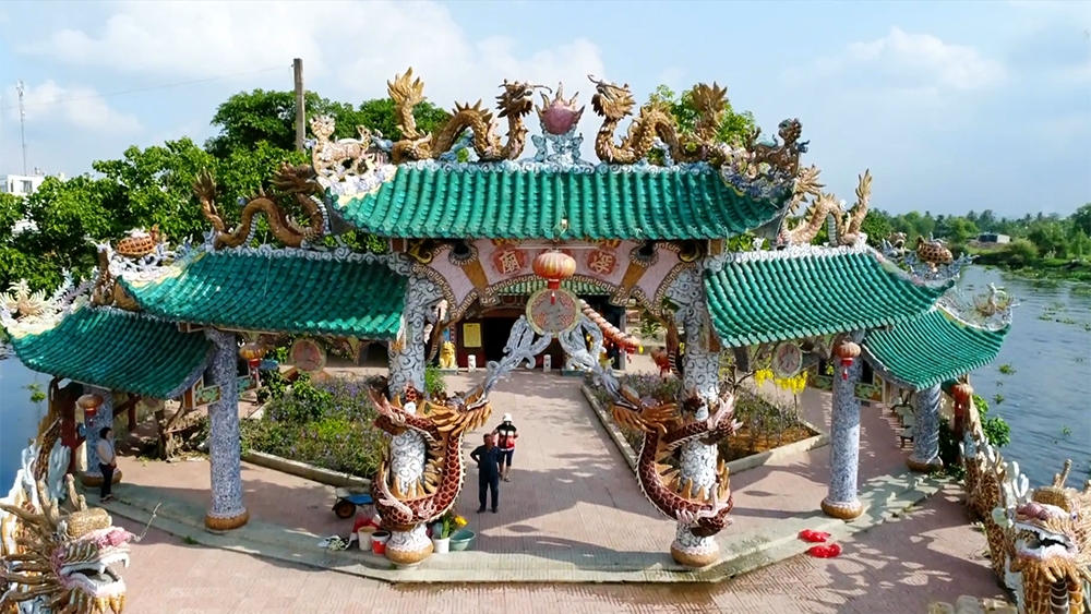 e magazine phu chau ngoi mieu co gan 3 the ky