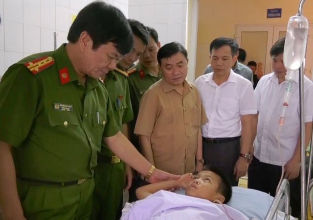 vu 5 hoc sinh va co giao bi dam tai truong co giao ke lai giay phut kinh hoang